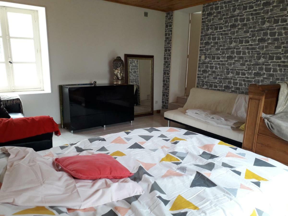 Maison Plain Pied, 2 Chambres, Longere Typique , Fraiche, Dans Bourg Avec Tous Commerces Lucay-le-Male Экстерьер фото